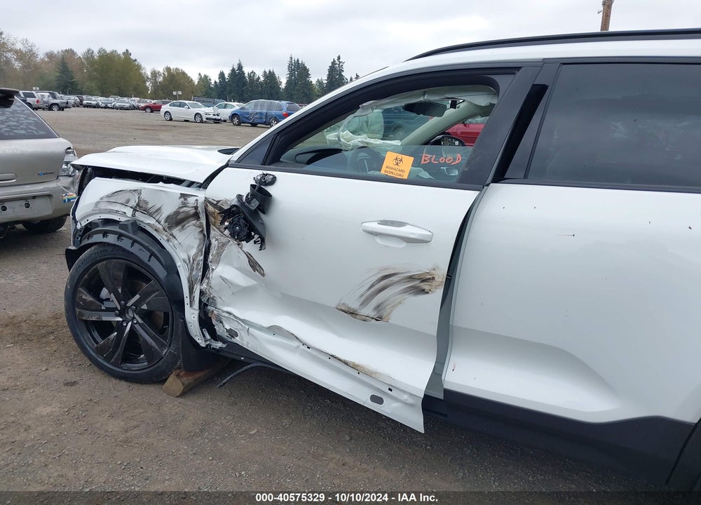 2025 VOLVO XC40 ULTRA DARK THEME VIN: YV4L12UM9S2463584