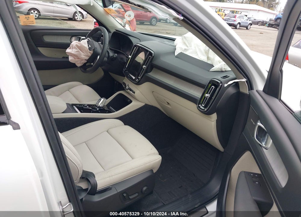 2025 VOLVO XC40 ULTRA DARK THEME VIN: YV4L12UM9S2463584