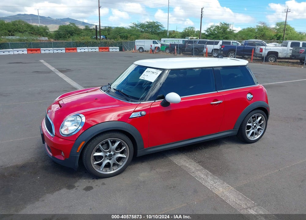2009 MINI COOPER S VIN: WMWMF73559TT94667