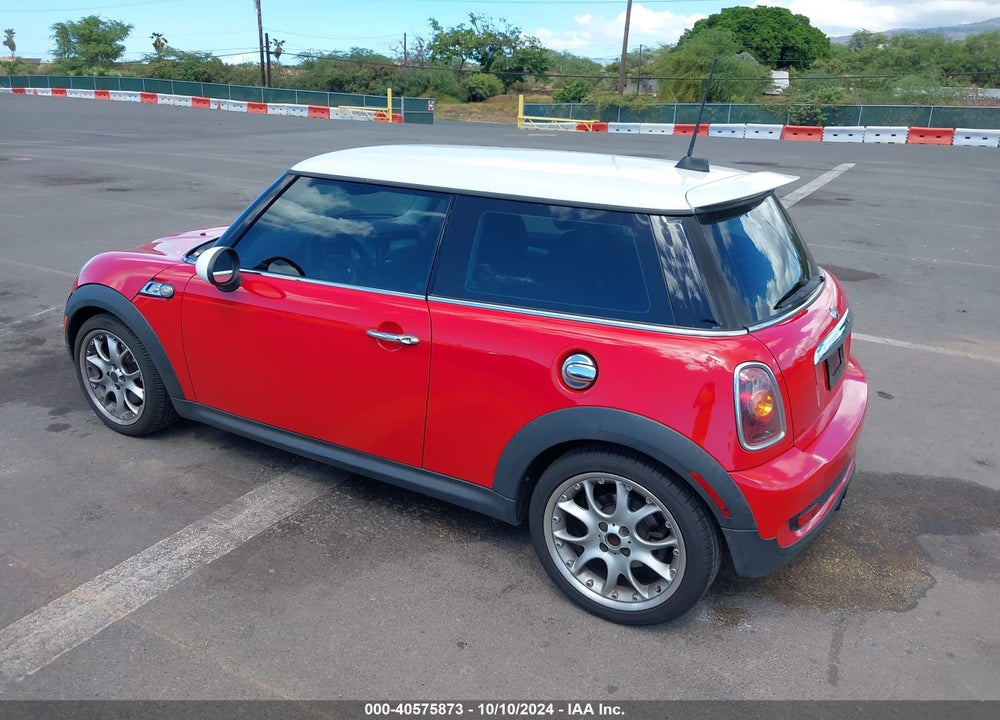 2009 MINI COOPER S VIN: WMWMF73559TT94667