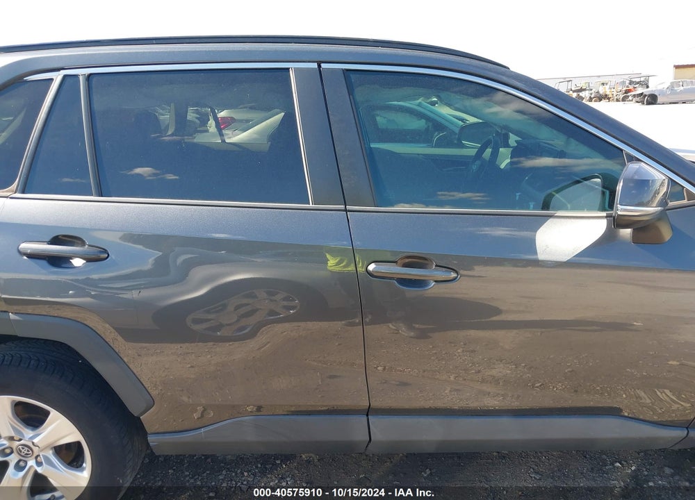 2019 TOYOTA RAV4 XLE VIN: 2T3W1RFV2KC005716