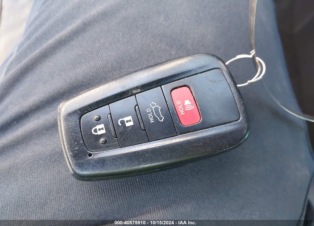2019 TOYOTA RAV4 XLE VIN: 2T3W1RFV2KC005716