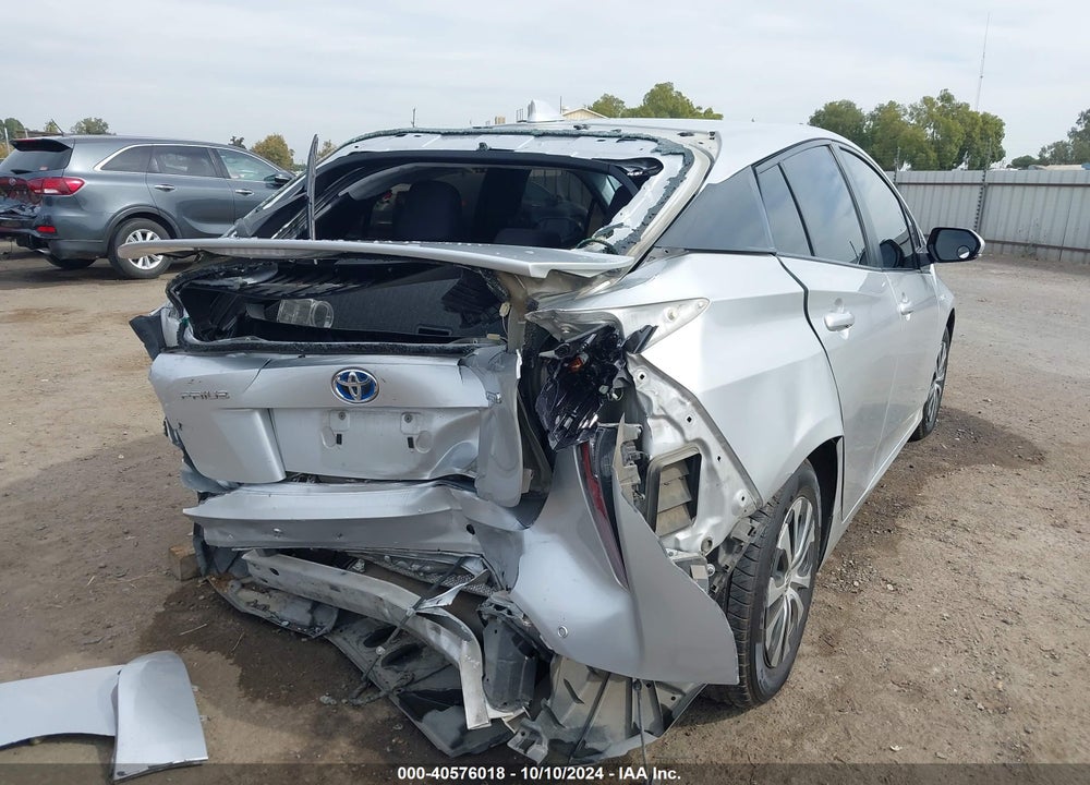 2018 TOYOTA PRIUS TWO VIN: JTDKBRFU9J3604020