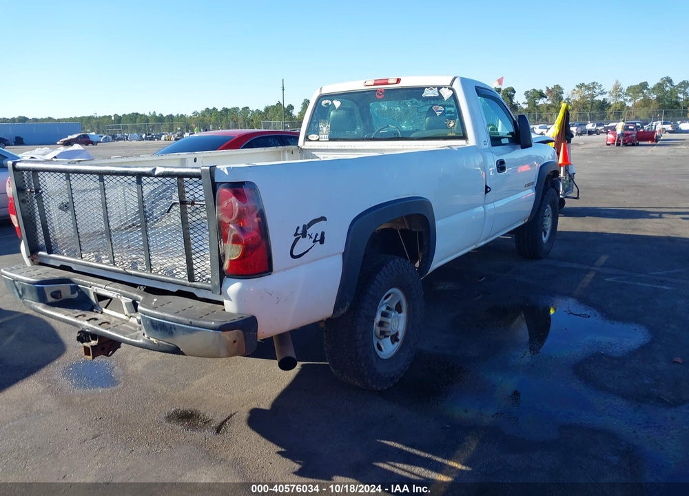 2005 CHEVROLET SILVERADO 2500HD WORK TRUCK VIN: 1GCHK24U75E276305