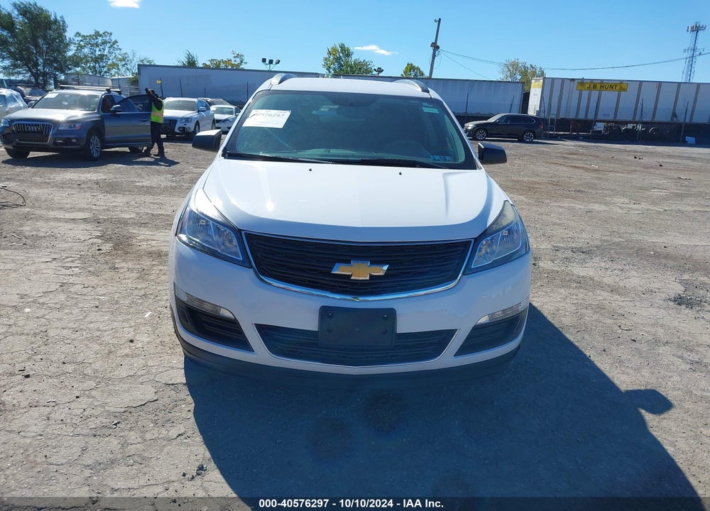 2017 CHEVROLET TRAVERSE LS VIN: 1GNKRFED0HJ211015