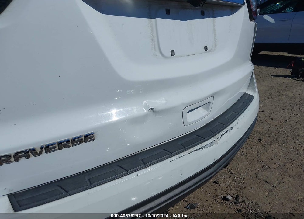 2017 CHEVROLET TRAVERSE LS VIN: 1GNKRFED0HJ211015