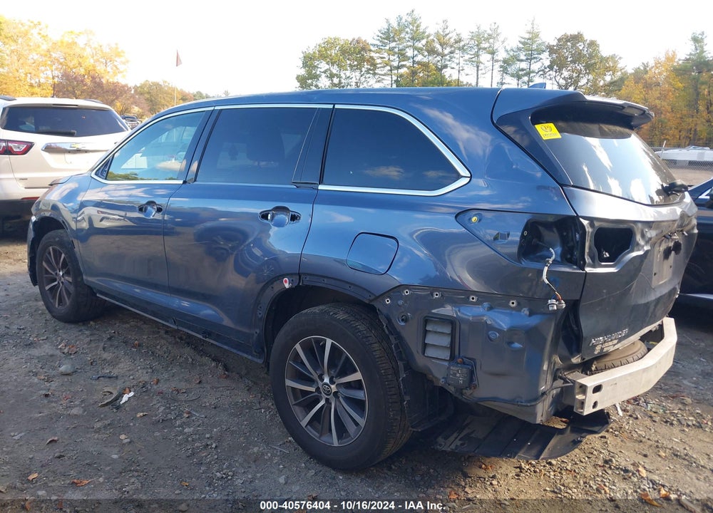 2018 TOYOTA HIGHLANDER XLE VIN: 5TDJZRFH4JS863992