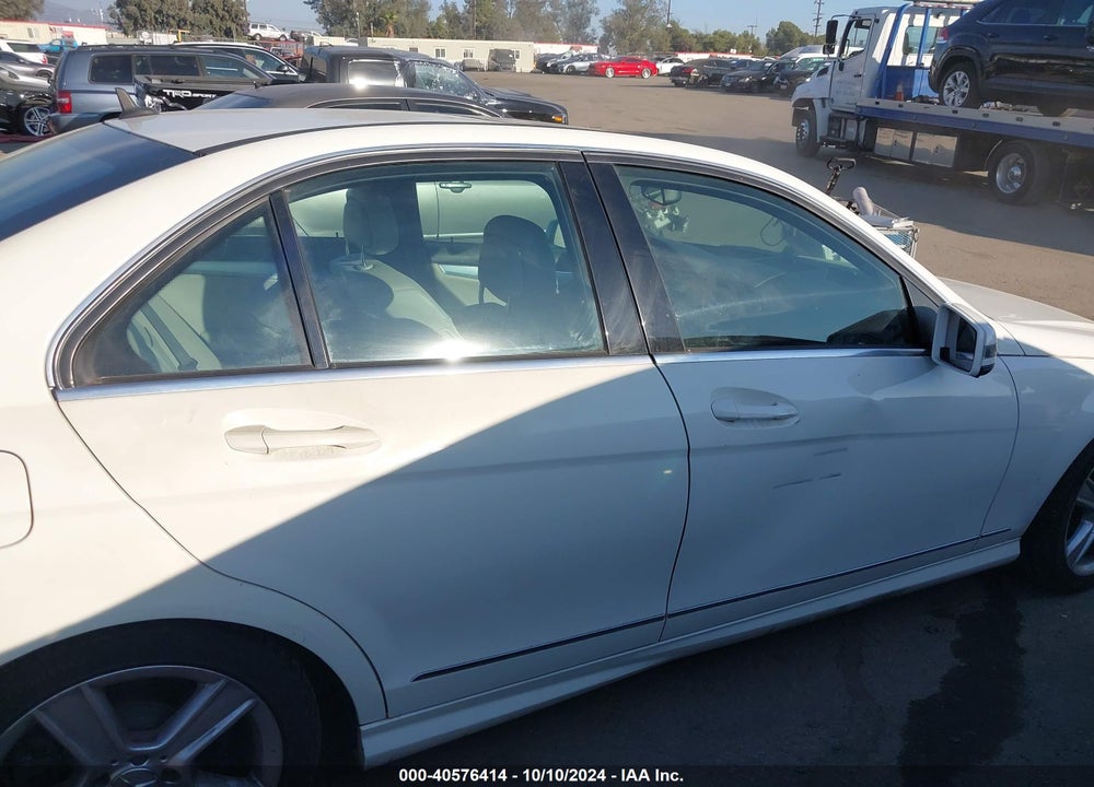 2010 MERCEDES-BENZ C 300 LUXURY/SPORT VIN: WDDGF5EB1AR090699