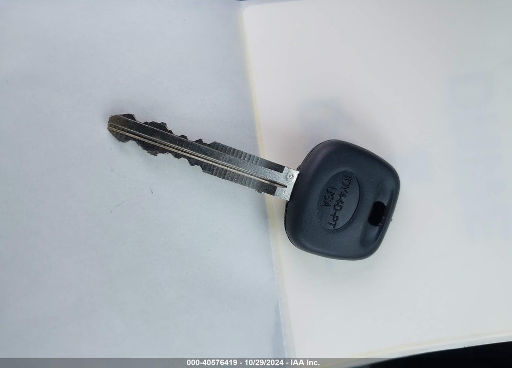 2005 TOYOTA MATRIX VIN: 2T1KR32E75C365104