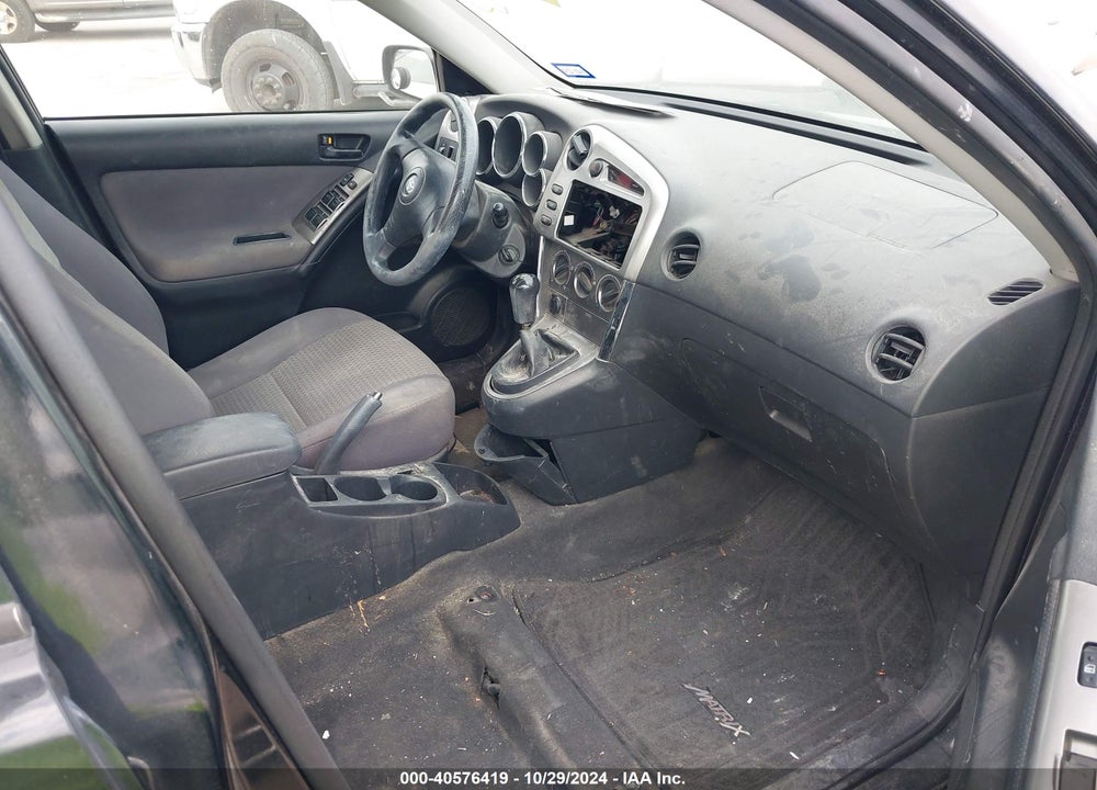 2005 TOYOTA MATRIX VIN: 2T1KR32E75C365104