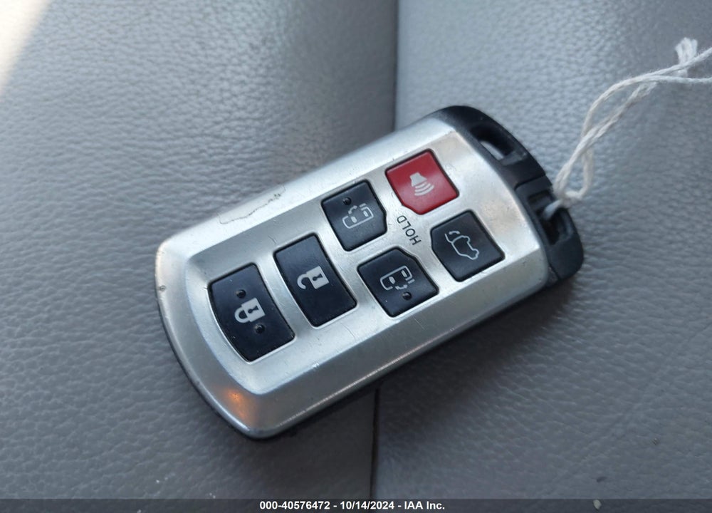 2016 TOYOTA SIENNA XLE 8 PASSENGER VIN: 5TDYK3DC5GS761519
