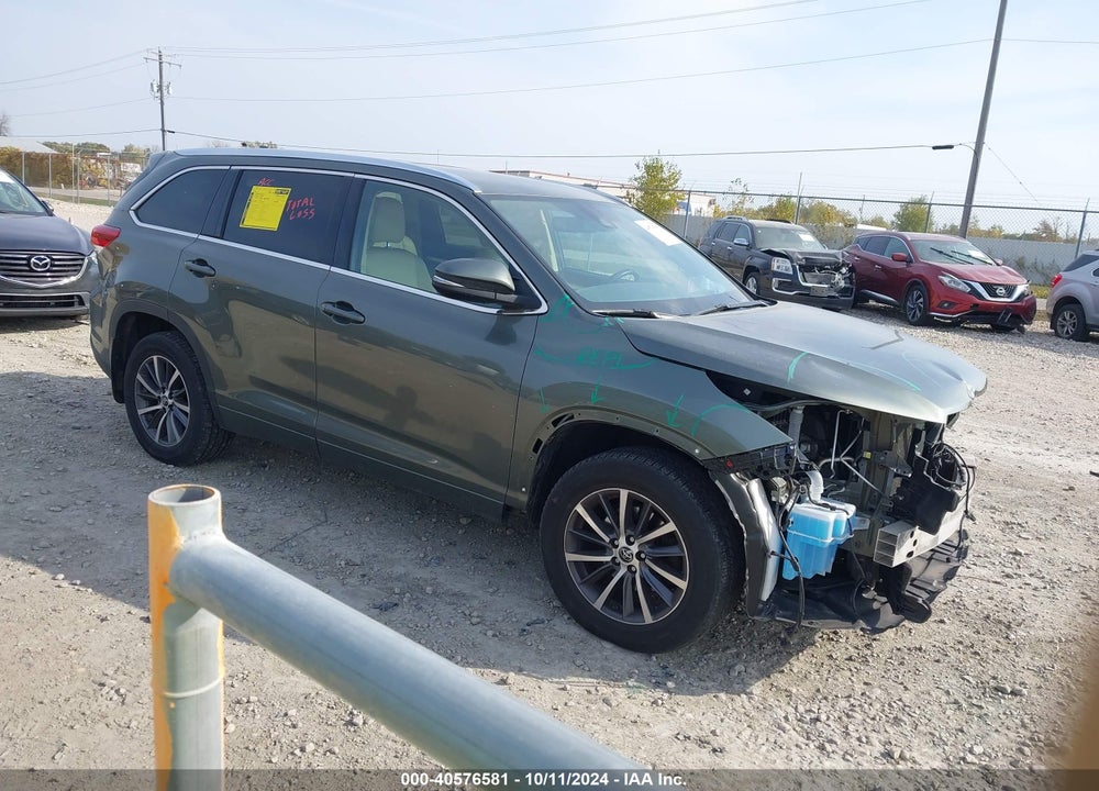 2017 TOYOTA HIGHLANDER XLE VIN: 5TDJZRFH0HS365055
