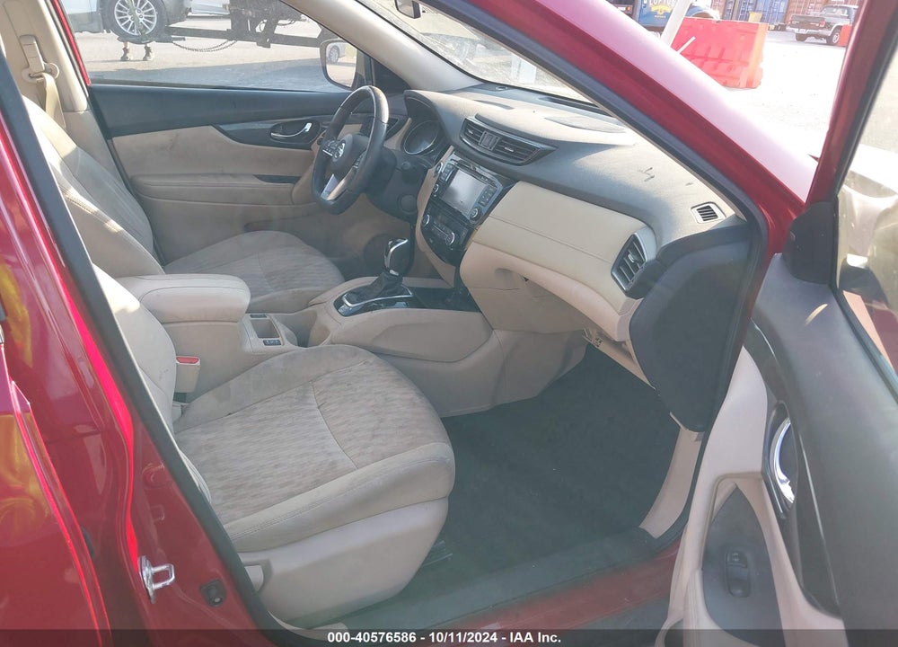 2017 NISSAN ROGUE VIN: 5N1AT2MT0HC828440