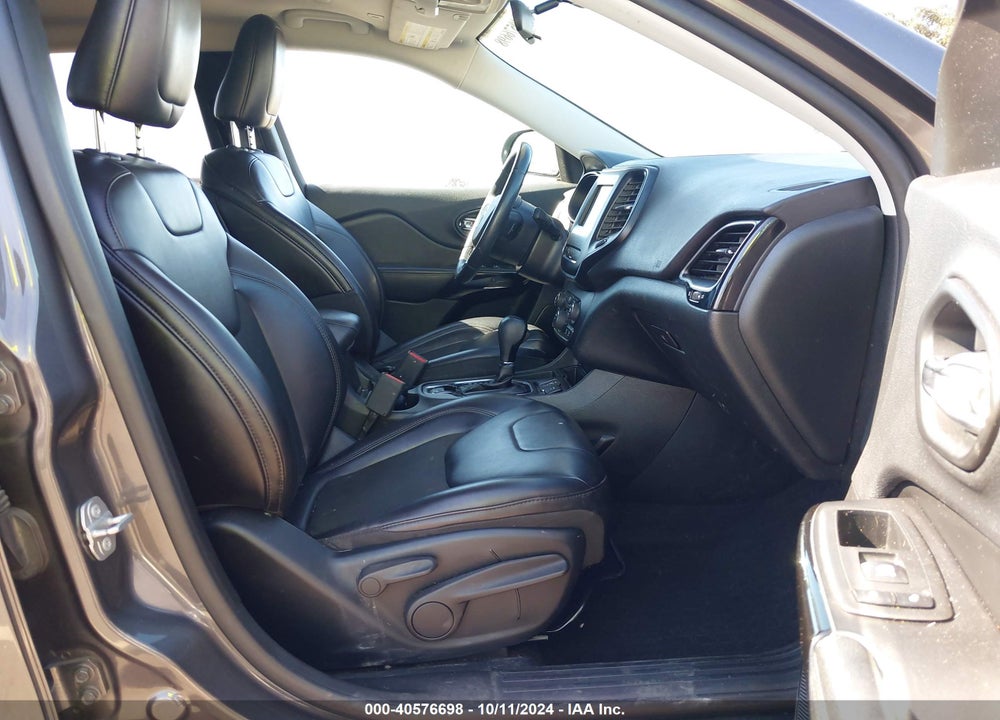 2019 JEEP CHEROKEE ALTITUDE FWD VIN: 1C4PJLLN0KD305286
