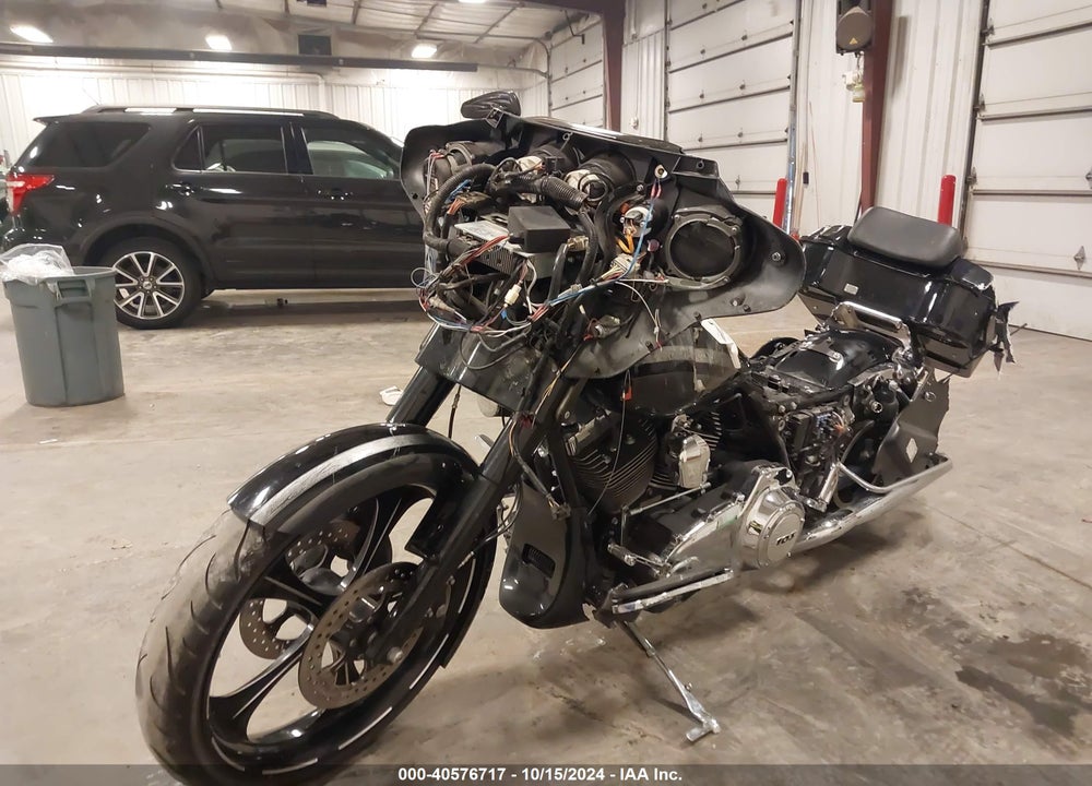 2011 HARLEY-DAVIDSON FLHX VIN: 1HD1KBM18BB670589