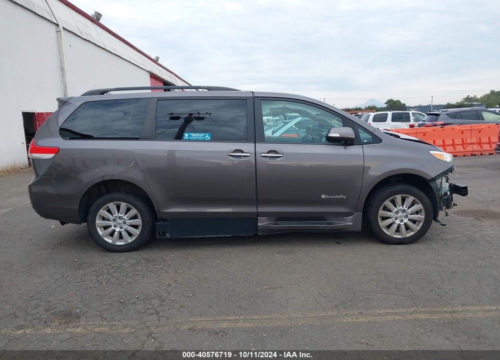 2013 TOYOTA SIENNA LIMITED V6 7 PASSENGER VIN: 5TDYK3DC7DS311088