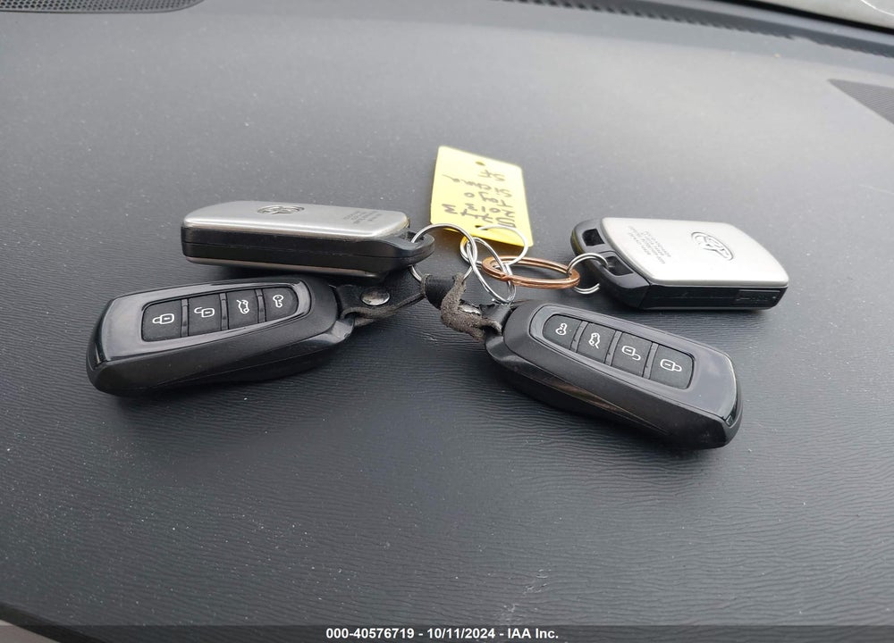 2013 TOYOTA SIENNA LIMITED V6 7 PASSENGER VIN: 5TDYK3DC7DS311088