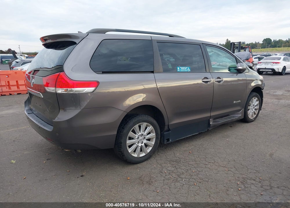 2013 TOYOTA SIENNA LIMITED V6 7 PASSENGER VIN: 5TDYK3DC7DS311088