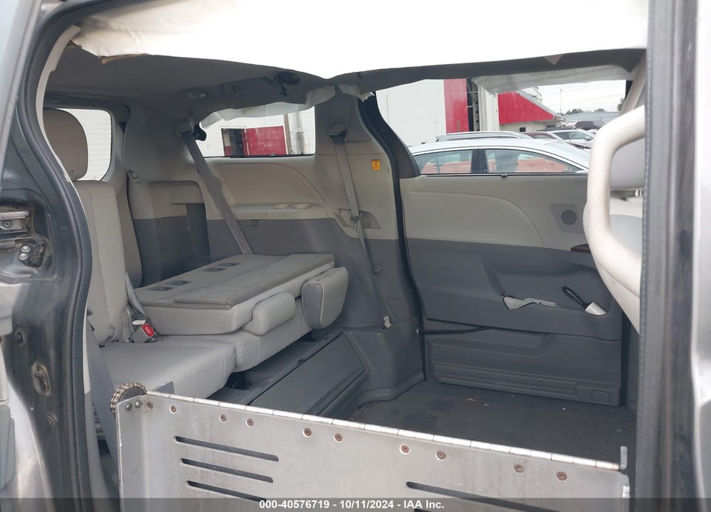 2013 TOYOTA SIENNA LIMITED V6 7 PASSENGER VIN: 5TDYK3DC7DS311088