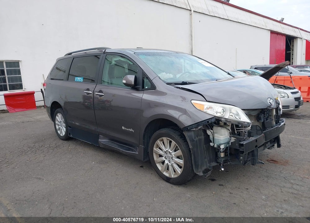 2013 TOYOTA SIENNA LIMITED V6 7 PASSENGER VIN: 5TDYK3DC7DS311088