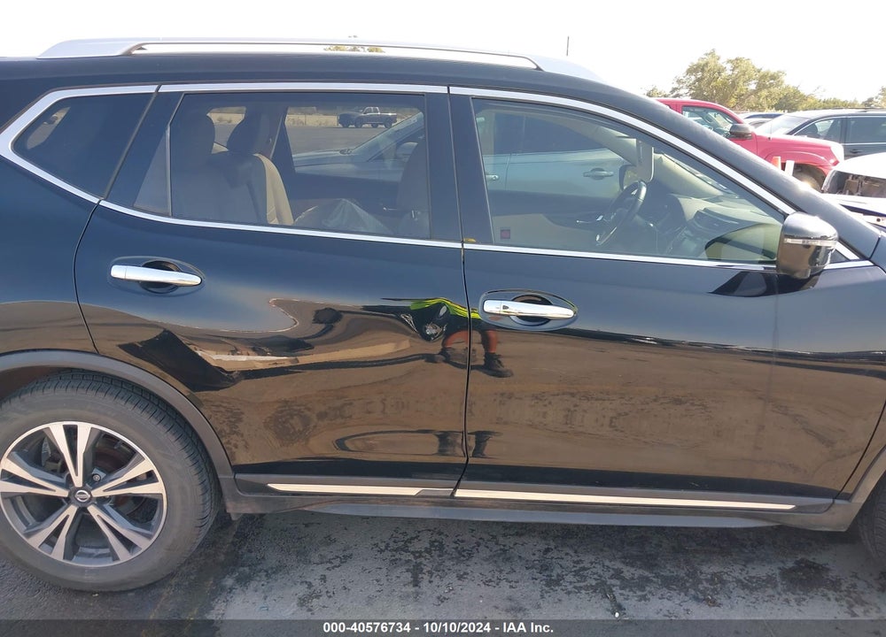 2017 NISSAN ROGUE SL VIN: JN8AT2MT0HW381504