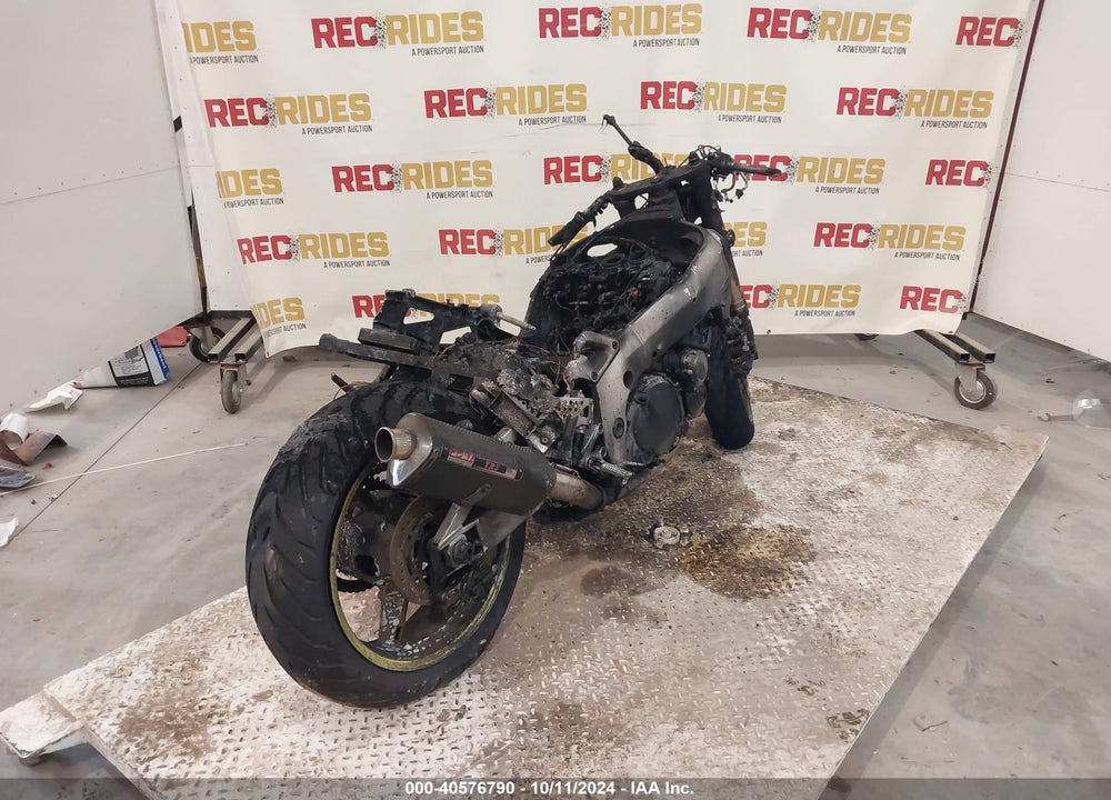 2005 SUZUKI GSX-R600 K VIN: JS1GN7CA452106616