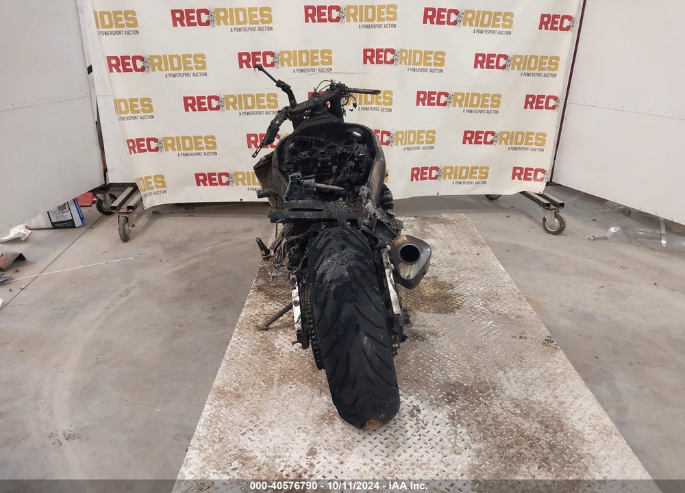 2005 SUZUKI GSX-R600 K VIN: JS1GN7CA452106616