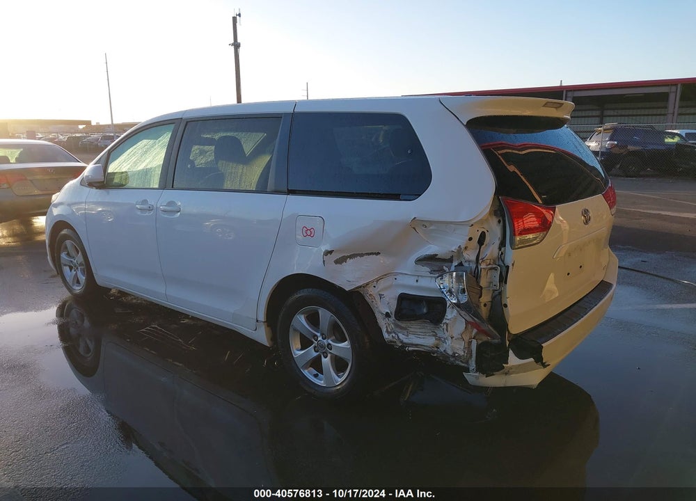 2013 TOYOTA SIENNA LE V6 7 PASSENGER AUTO ACCESS SEAT/LE V6 8 PASSENGER VIN: 5TDKK3DC4DS317128