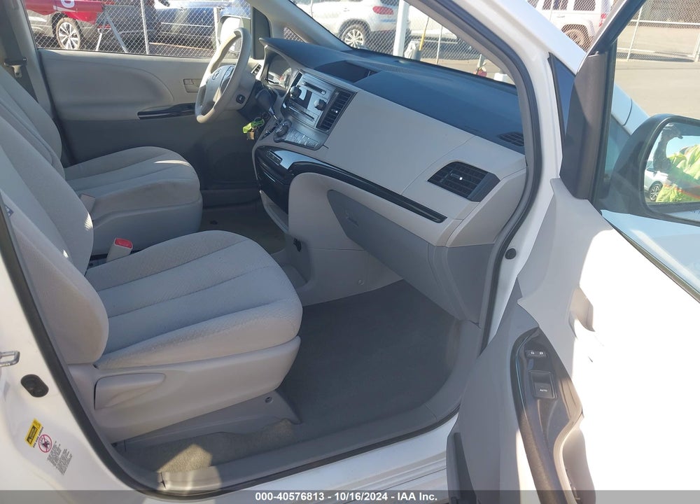 2013 TOYOTA SIENNA LE V6 7 PASSENGER AUTO ACCESS SEAT/LE V6 8 PASSENGER VIN: 5TDKK3DC4DS317128