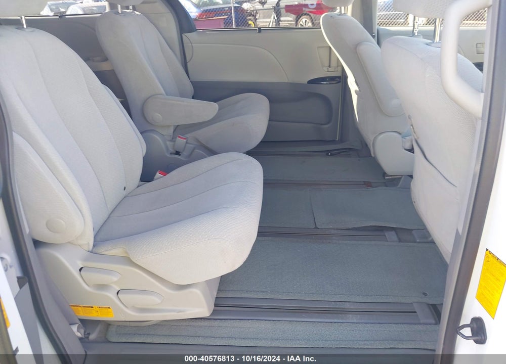 2013 TOYOTA SIENNA LE V6 7 PASSENGER AUTO ACCESS SEAT/LE V6 8 PASSENGER VIN: 5TDKK3DC4DS317128