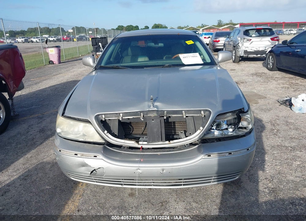 2003 LINCOLN TOWN CAR SIGNATURE VIN: 1LNHM82W73Y703782