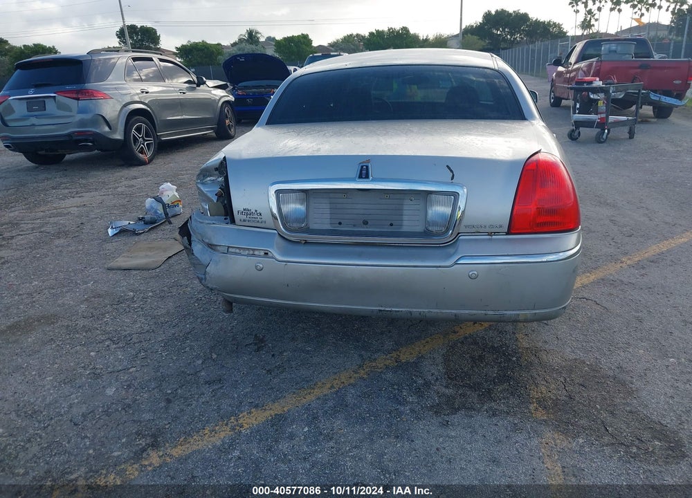 2003 LINCOLN TOWN CAR SIGNATURE VIN: 1LNHM82W73Y703782