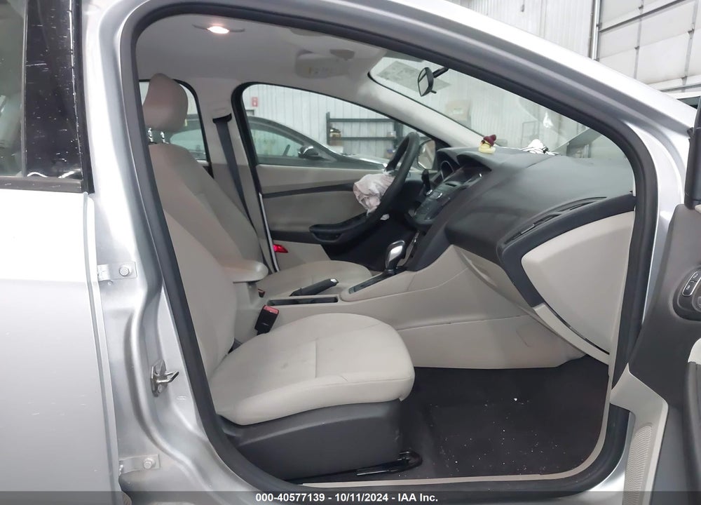 2015 FORD FOCUS SE VIN: 1FADP3F23FL329554