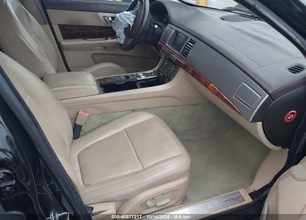 2010 JAGUAR XF PORTFOLIO/PREMIUM VIN: SAJWA0GB5ALR55005