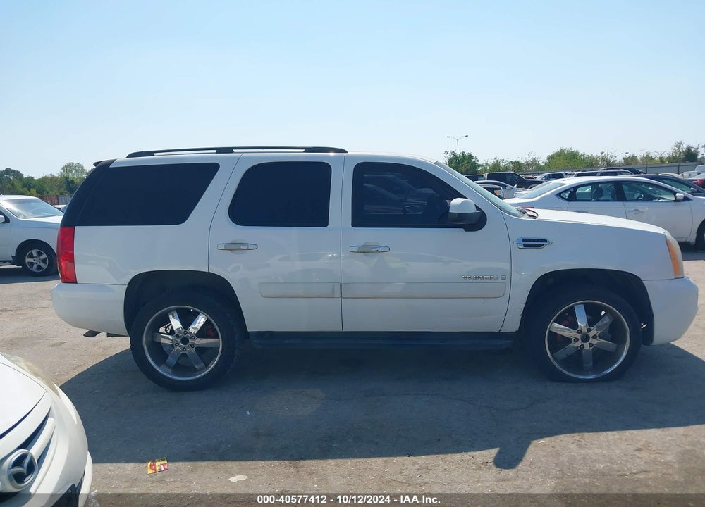 2008 GMC YUKON SLE VIN: 1GKFK13068R111606