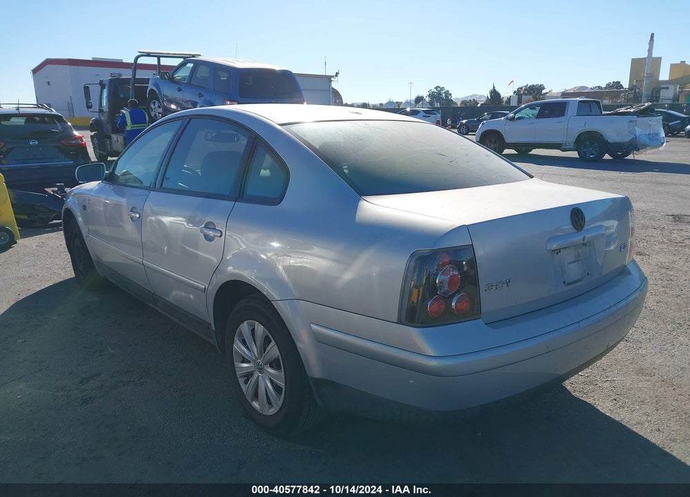 2000 VOLKSWAGEN PASSAT GLX VIN: WVWPD23B1YP227714