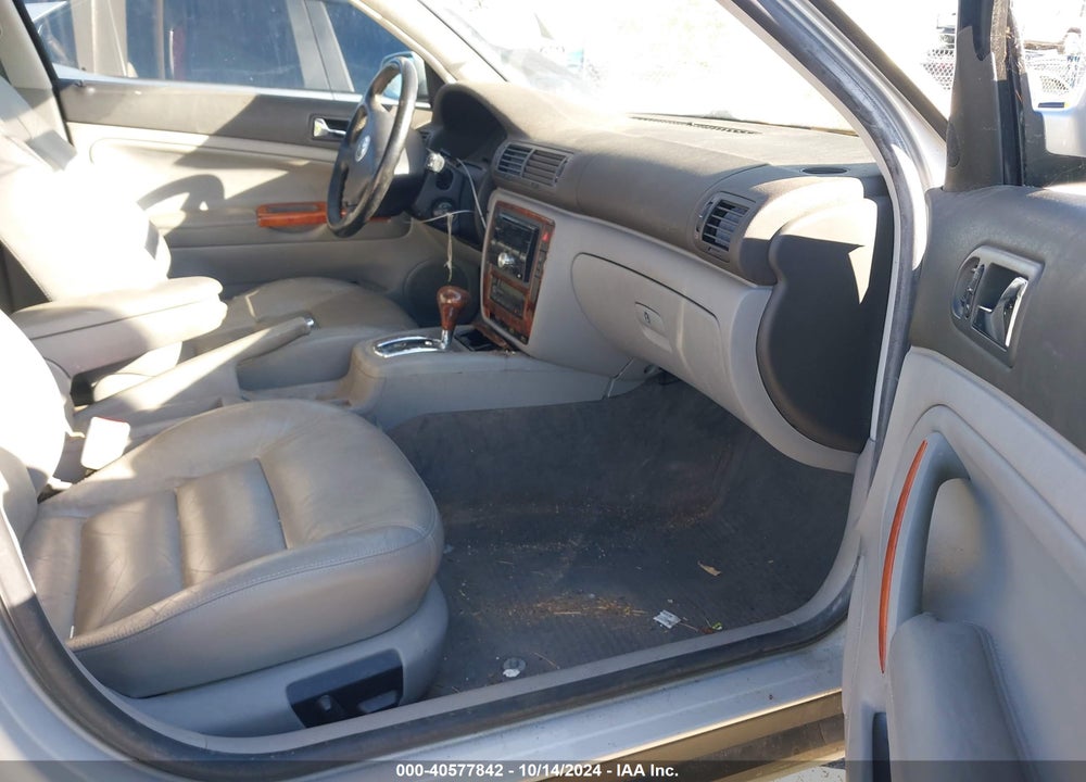 2000 VOLKSWAGEN PASSAT GLX VIN: WVWPD23B1YP227714