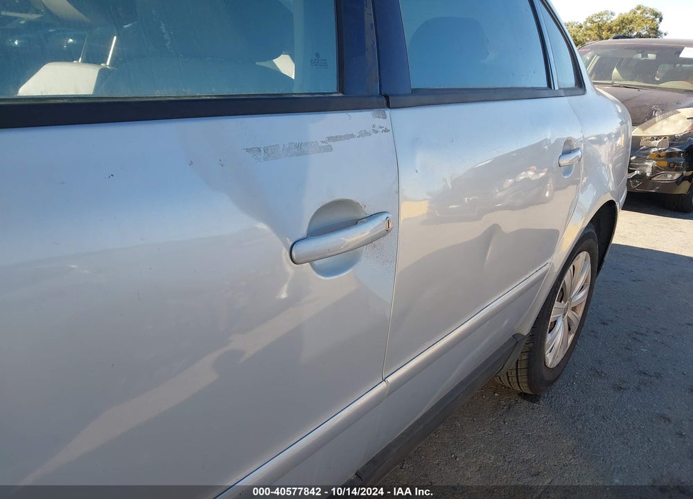 2000 VOLKSWAGEN PASSAT GLX VIN: WVWPD23B1YP227714