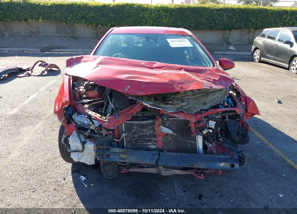 2018 TOYOTA COROLLA LE VIN: 2T1BURHE9JC103006