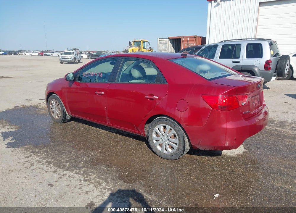 2011 KIA FORTE EX VIN: KNAFU4A25B5461090