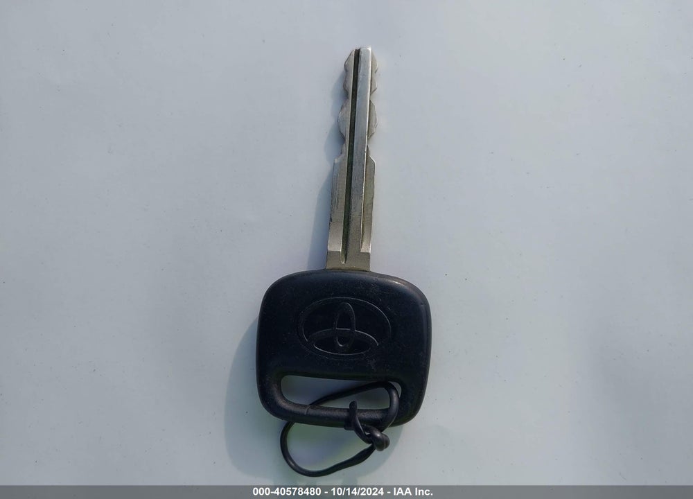 2002 TOYOTA COROLLA CE VIN: 2T1BR12E52C571537