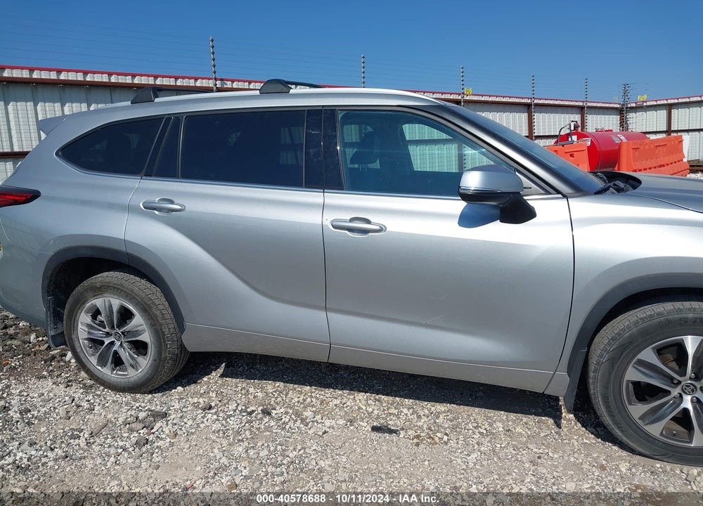 2022 TOYOTA HIGHLANDER XLE VIN: 5TDGZRBHXNS175047
