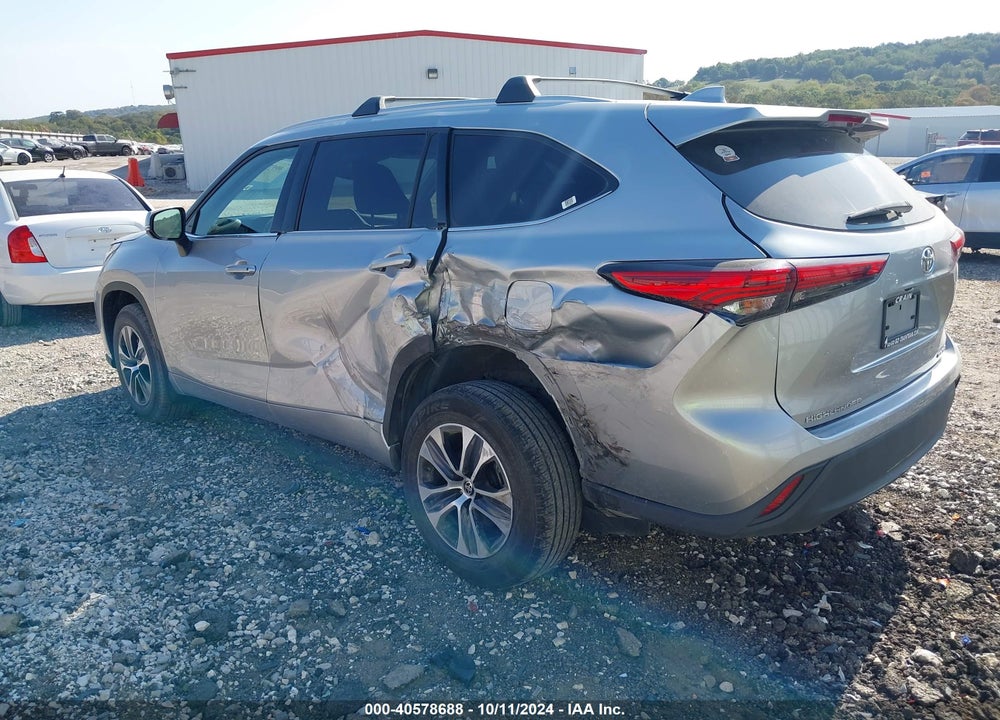 2022 TOYOTA HIGHLANDER XLE VIN: 5TDGZRBHXNS175047