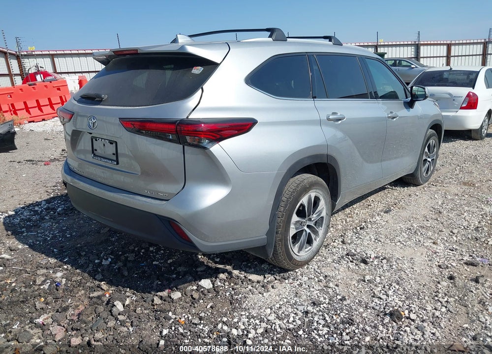 2022 TOYOTA HIGHLANDER XLE VIN: 5TDGZRBHXNS175047