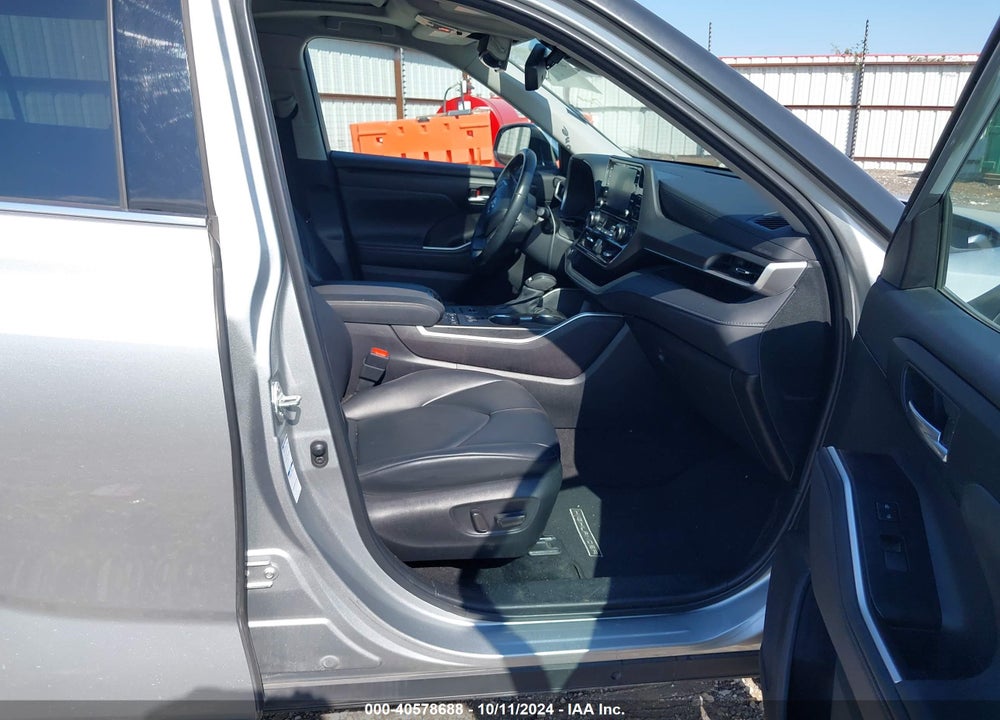 2022 TOYOTA HIGHLANDER XLE VIN: 5TDGZRBHXNS175047