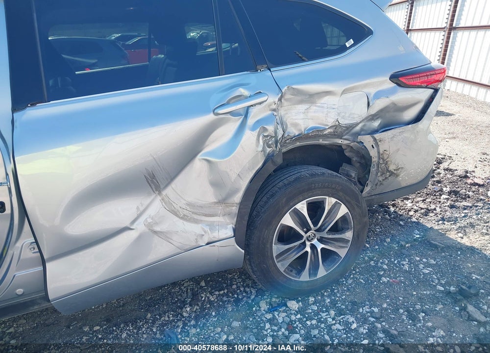 2022 TOYOTA HIGHLANDER XLE VIN: 5TDGZRBHXNS175047