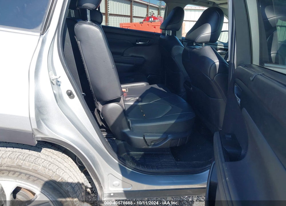 2022 TOYOTA HIGHLANDER XLE VIN: 5TDGZRBHXNS175047