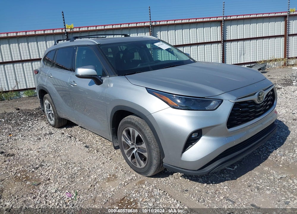 2022 TOYOTA HIGHLANDER XLE VIN: 5TDGZRBHXNS175047