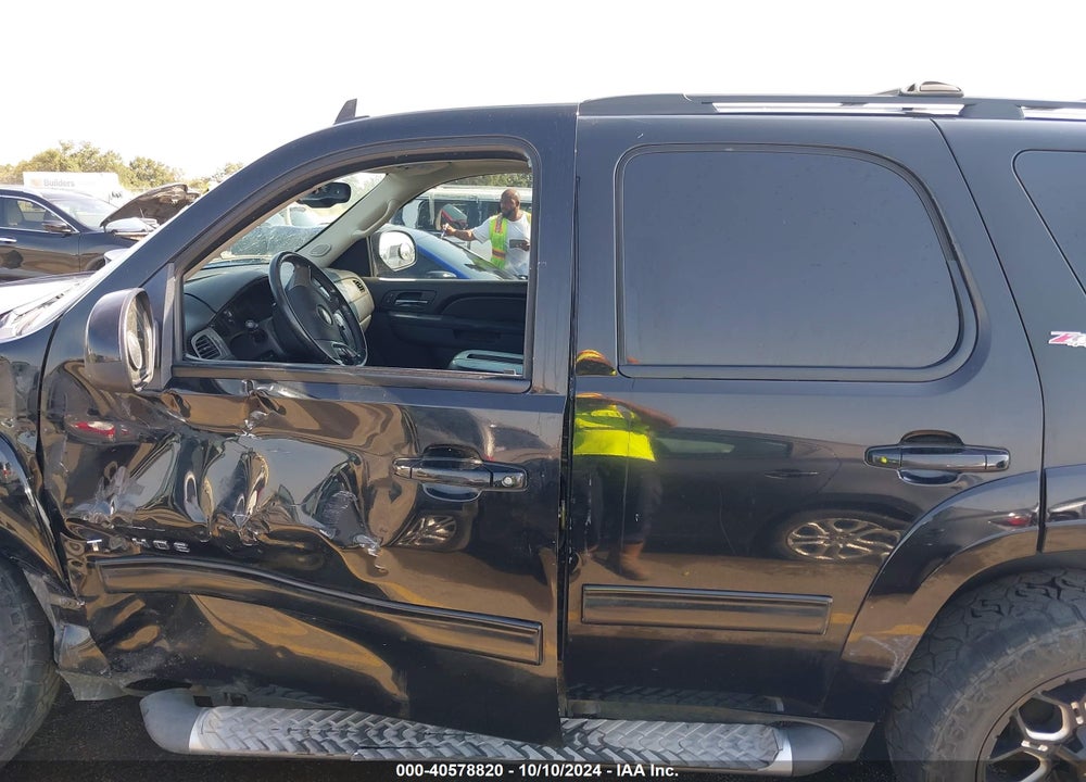 2011 CHEVROLET TAHOE LT VIN: 1GNSKBE05BR384127