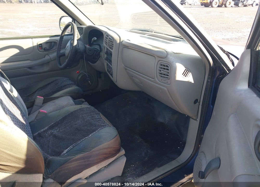 2002 GMC SONOMA SL VIN: 1GTCS19WX28203597